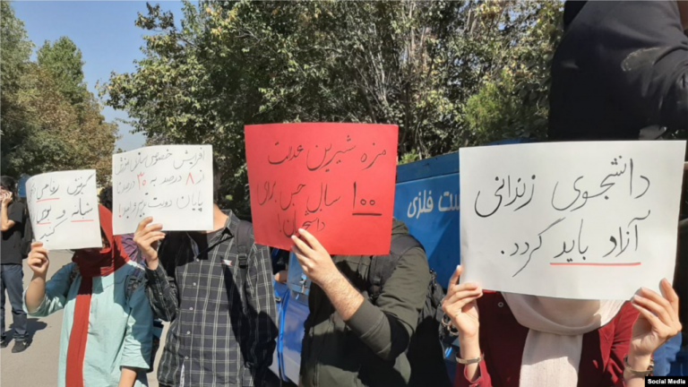 iran-daneshju-xopeshandan